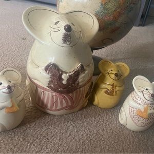 Mouse jar and shakers